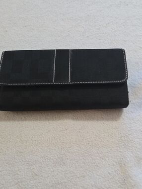 NWOT BLACK CANVAS WALLET